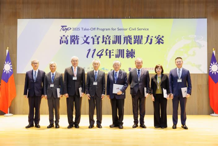 圖四：考試院周院長與業師合影