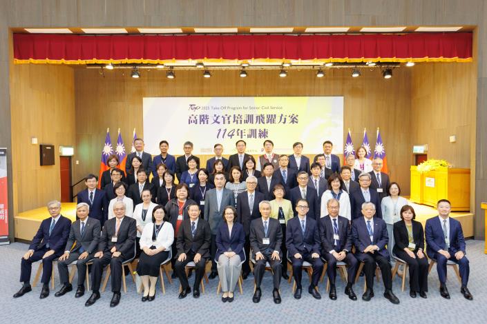 圖一：副總統與業師、貴賓及學員合影
