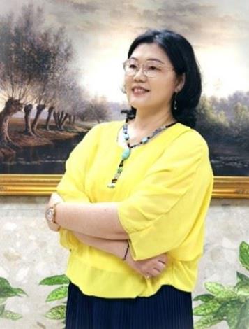 圖片2：蔡秀涓主任委員指出，本年訓練延聘國家當前重大產業領域傑出高階管理者擔任業師，讓高階文官透過近身觀察及短期蹲點，瞭解產業需求及發展趨勢，加深政府與民間的跨域交流。